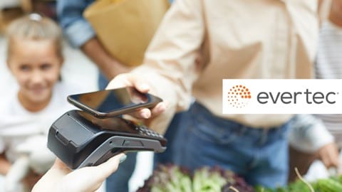 EVERTEC Costa Rica using INETCO Insight to gain end-to-end visibility into the transaction of a man using a mobile payment application to pay for groceries